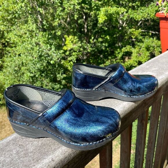 Dansko size 6 Snakeskin patterned clogs - Picture 3 of 11